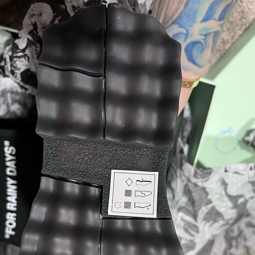 OFF-WHITE RAINBOOTS - Picture 3 of 4